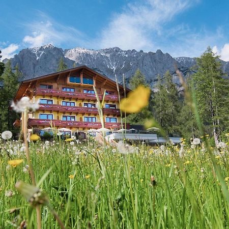 Hotel Roesslhof Ramsau am Dachstein Bagian luar foto